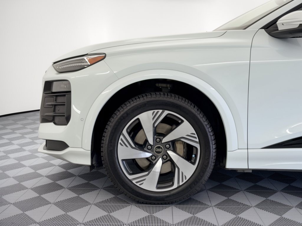 Used 2025 Audi Q6 e-tron Premium Plus w/ Premium Plus AWD/4WD image 13