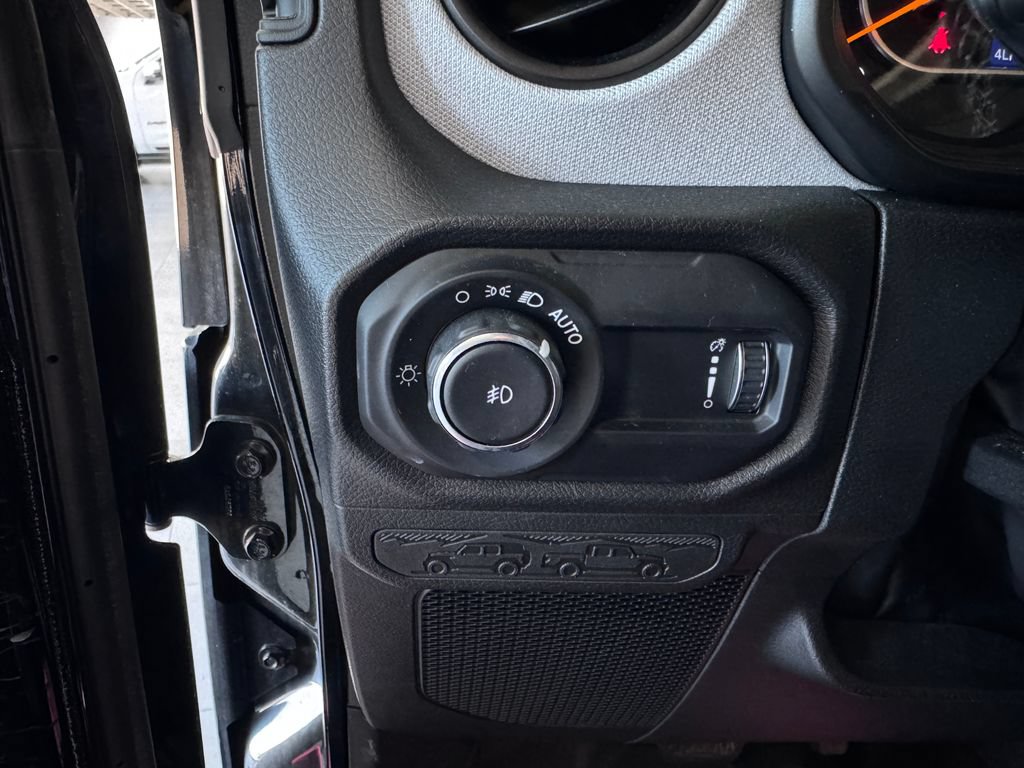 Used 2025 Jeep Wrangler Unlimited Sport AWD/4WD image 24
