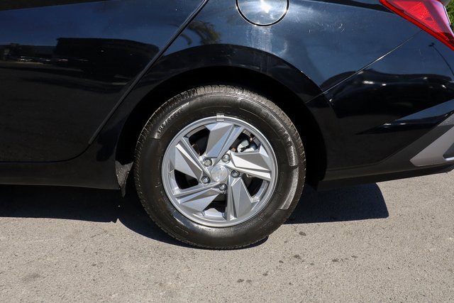 Used 2024 Hyundai Elantra SE image 23