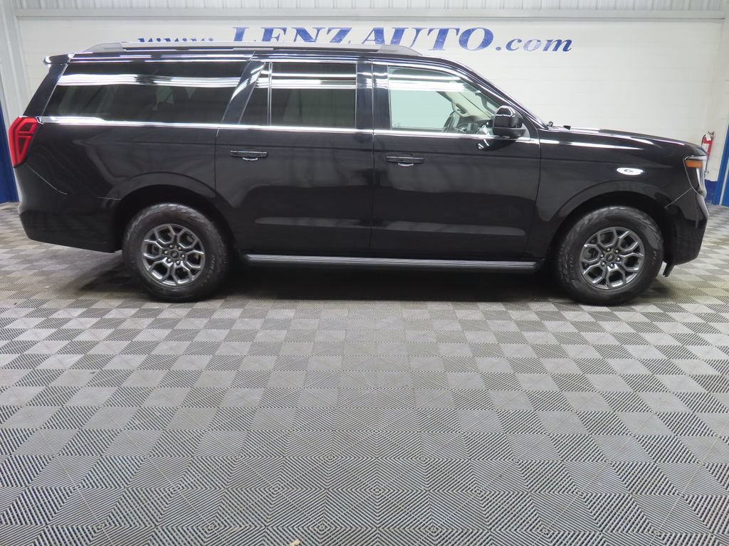 Used 2025 Ford Expedition Max Active AWD/4WD image 2