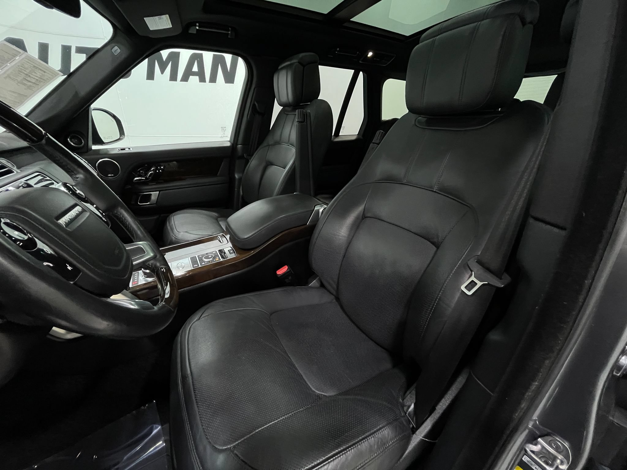 Used 2019 Land Rover Range Rover Supercharged AWD/4WD image 14