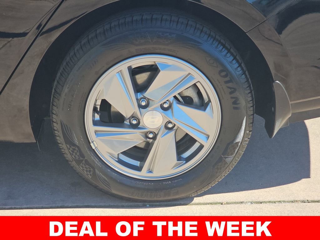 Used 2025 Hyundai Elantra SE image 36