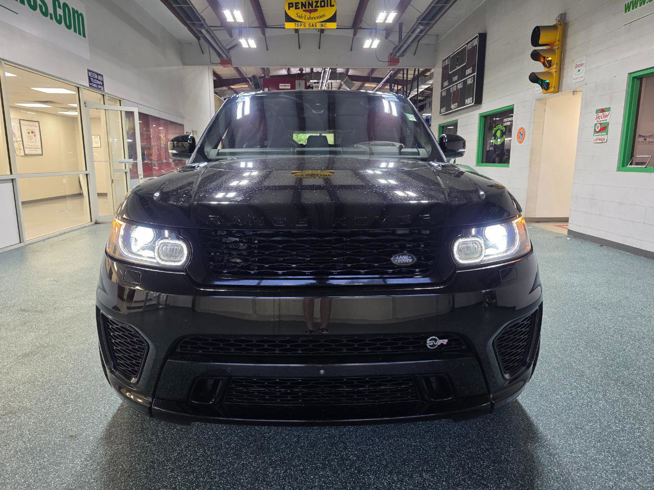 Used 2016 Land Rover Range Rover Sport SVR AWD/4WD image 3