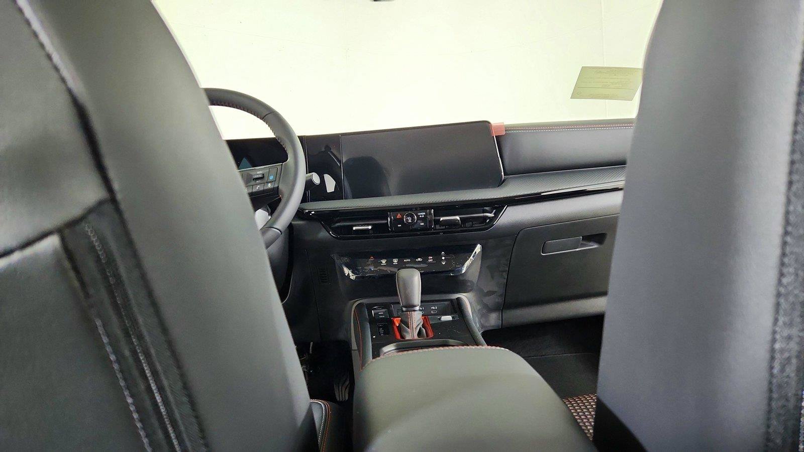 Used 2026 Nissan Kicks SR w/ Illumination Package AWD/4WD image 19