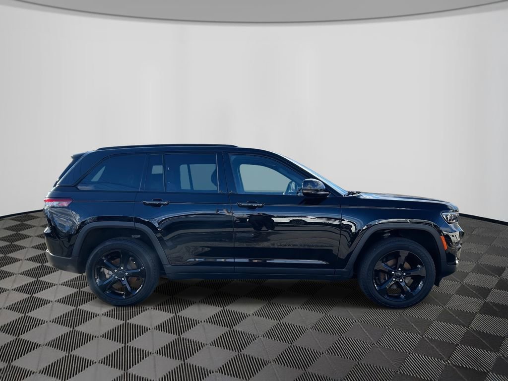 Used 2023 Jeep Grand Cherokee Altitude image 4
