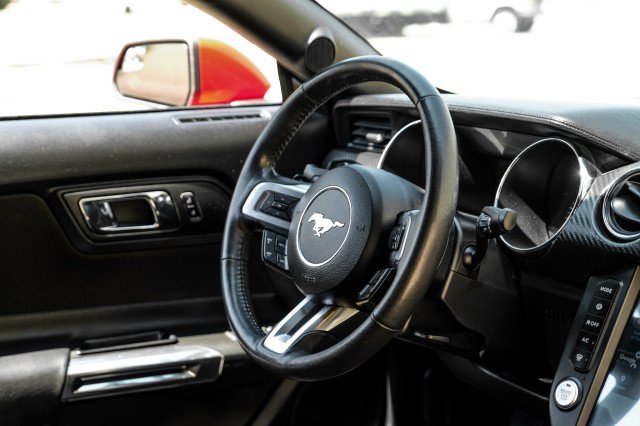 Used 2017 Ford Mustang Coupe RWD image 13