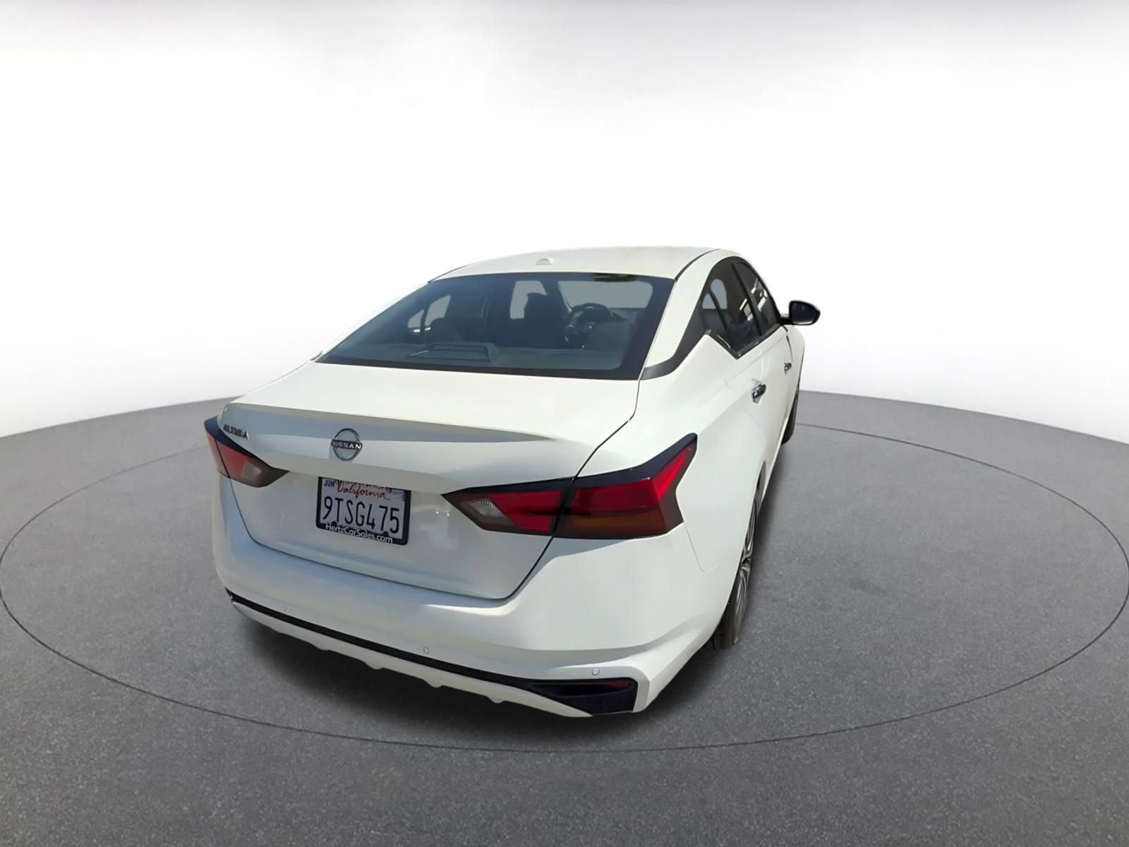 Used 2025 Nissan Altima 2.5 SV FWD image 14