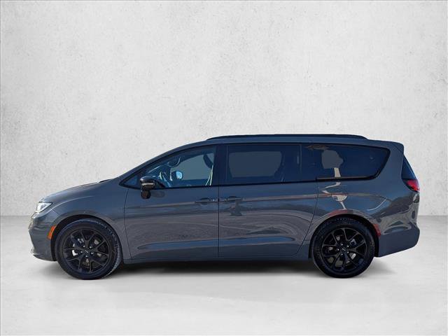 Used 2025 Chrysler Pacifica Limited FWD image 9