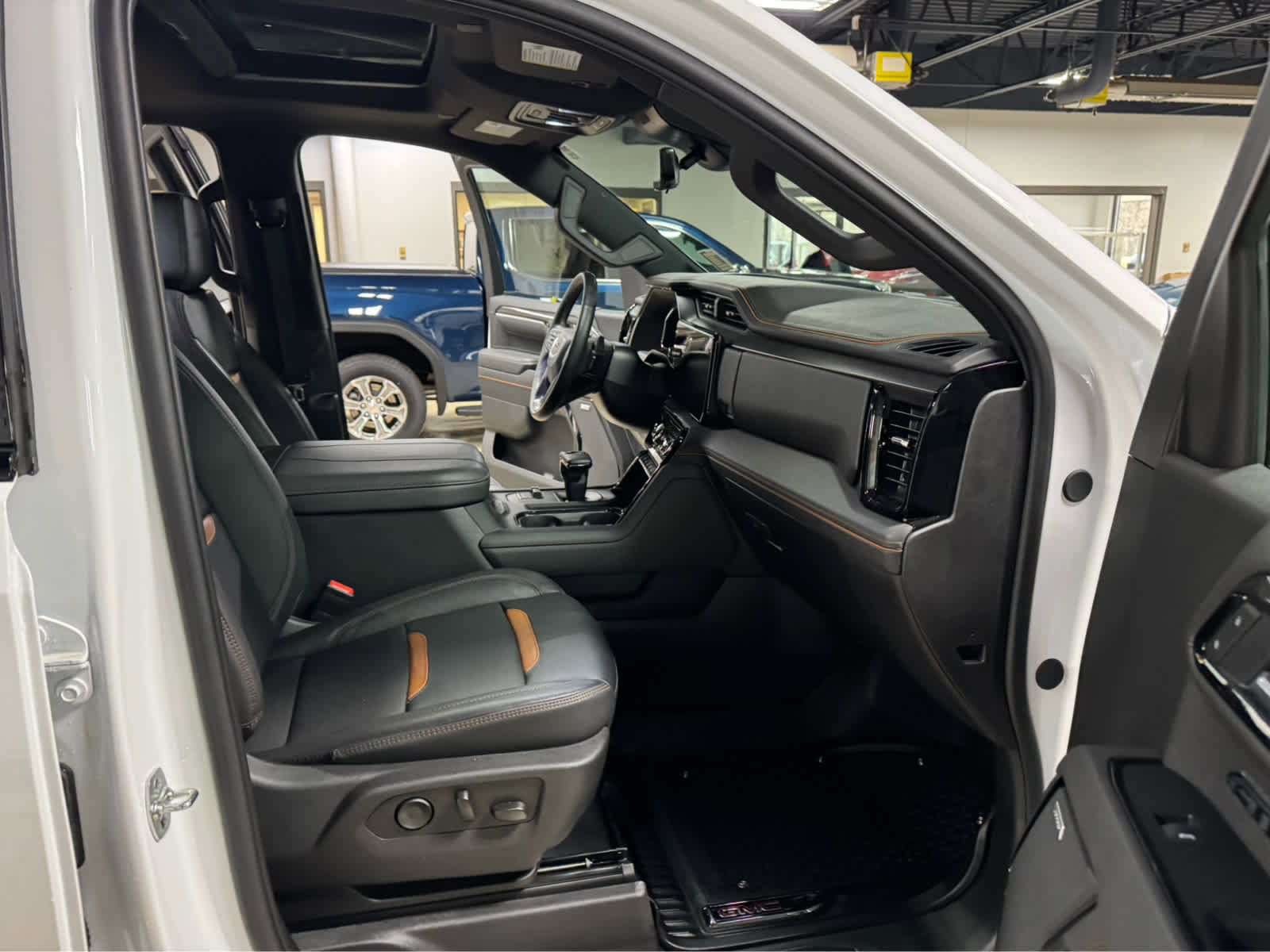 Certified 2025 GMC Sierra 1500 AT4 w/ AT4 Premium Package image 13