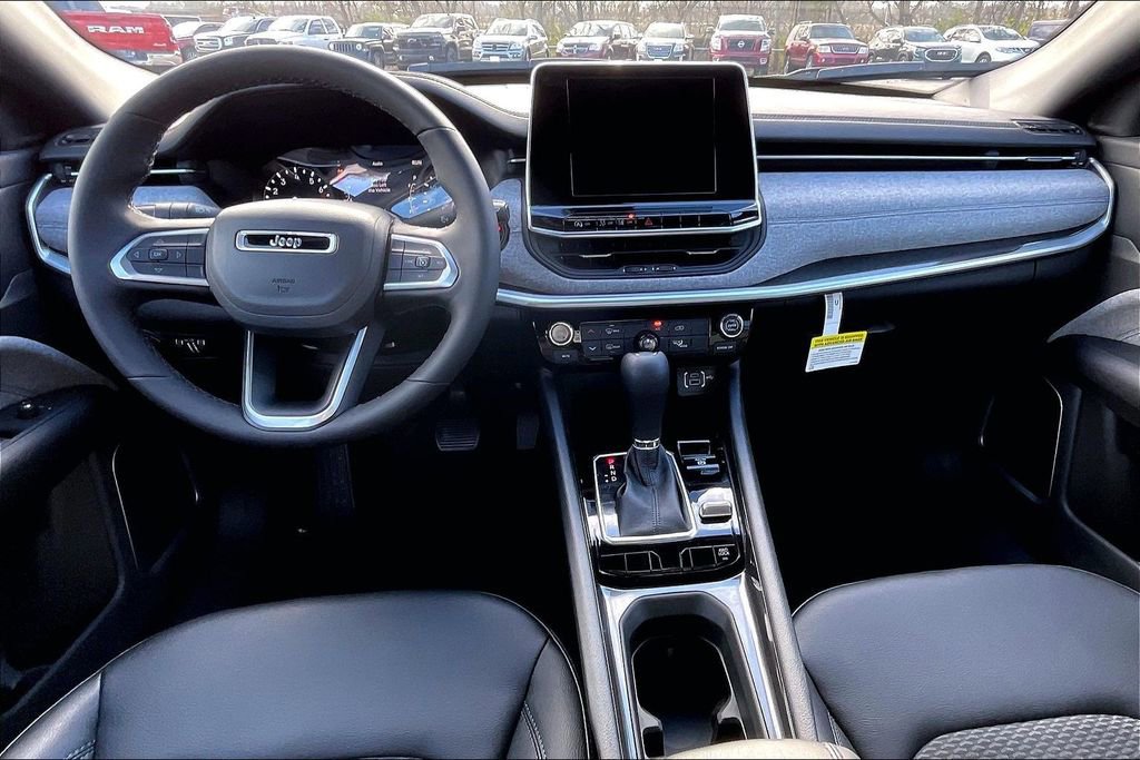 New 2026 Jeep Compass Latitude image 5