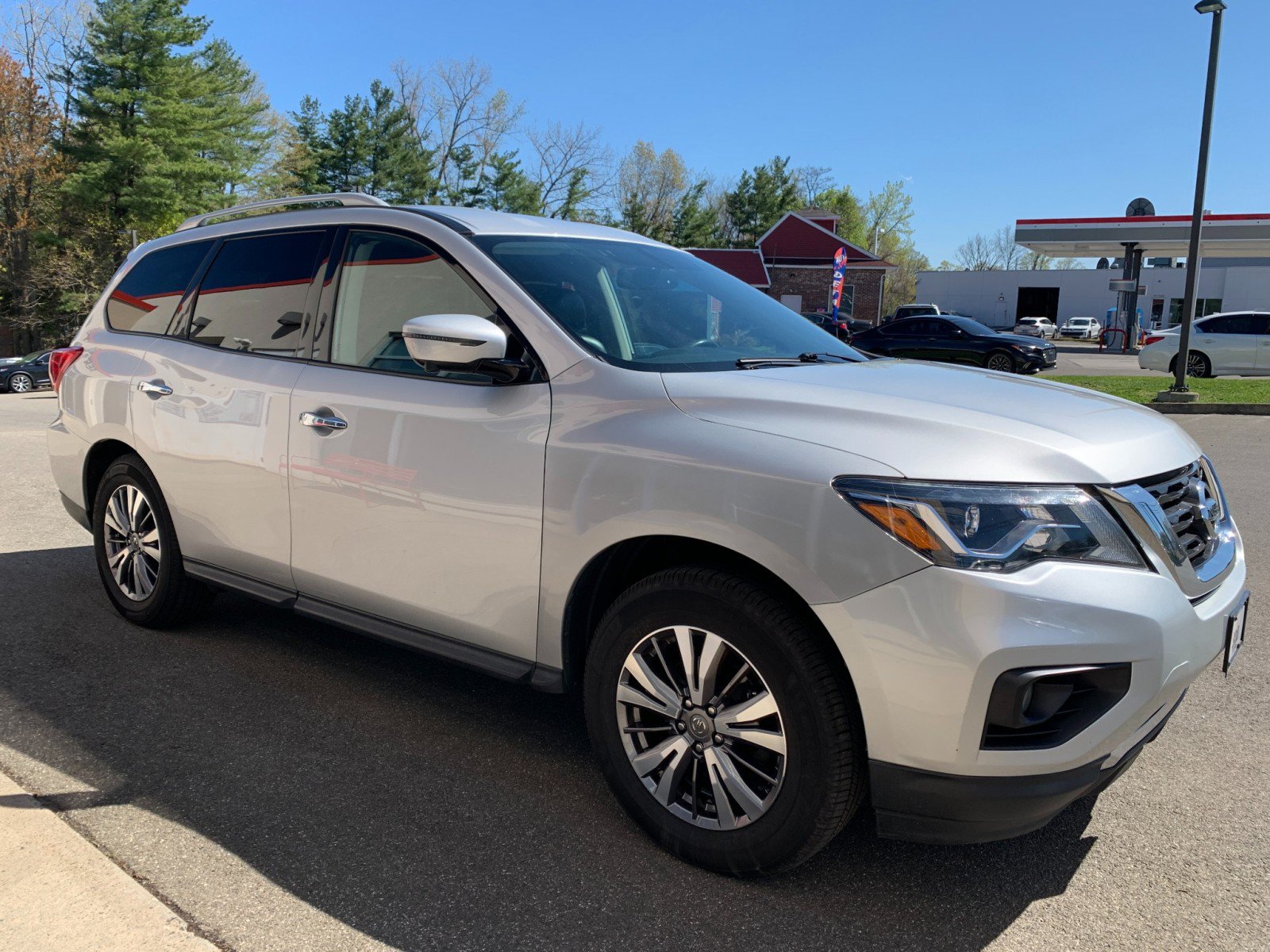 Used 2020 Nissan Pathfinder SL AWD/4WD image 3