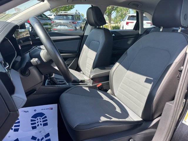 Used 2025 Volkswagen Jetta SE FWD image 29