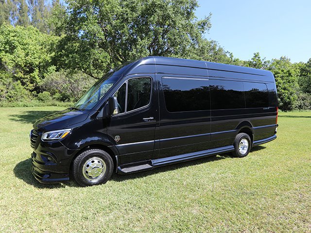 Used 2023 Mercedes-Benz Sprinter 3500 image 1