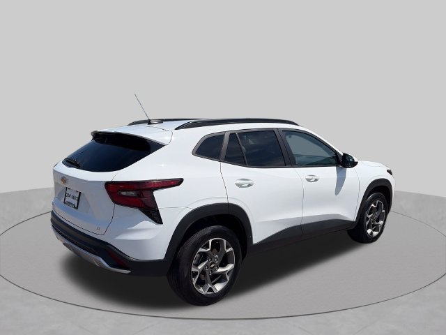 Used 2025 Chevrolet Trax LT w/ LT Convenience Package FWD image 6