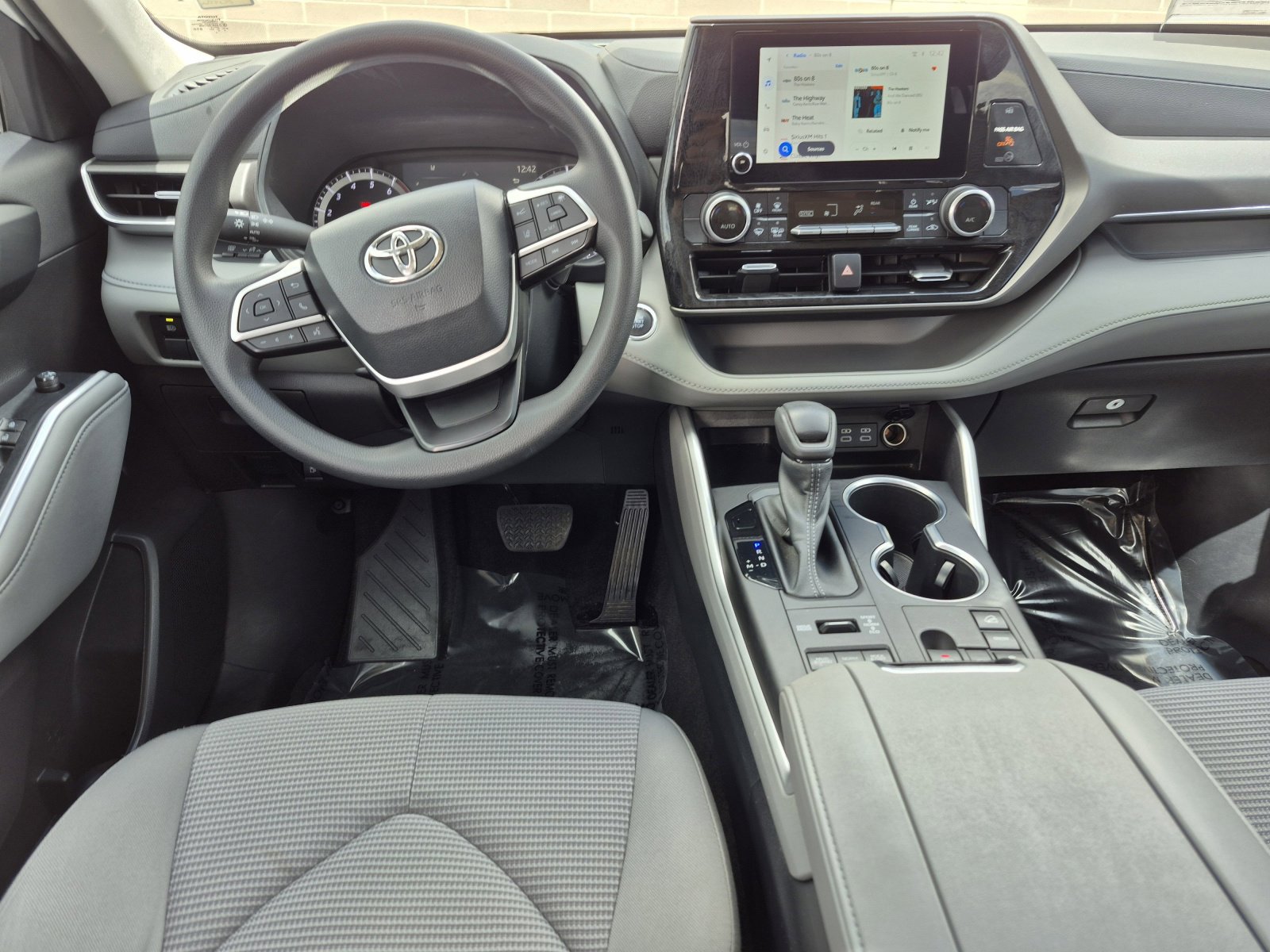 Used 2023 Toyota Highlander L image 17