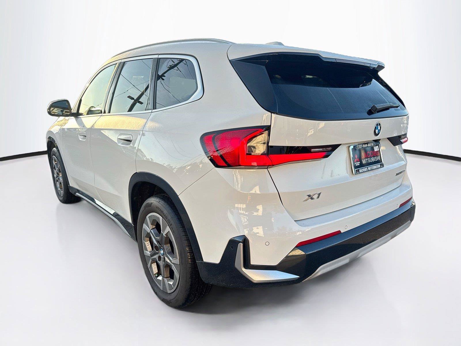 Used 2023 BMW X1 xDrive28i AWD/4WD image 3