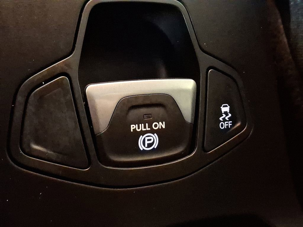 Used 2020 Jeep Renegade Latitude w/ Cold Weather Group image 21