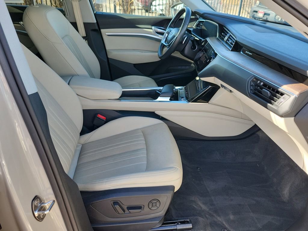 Used 2021 Audi e-tron Premium Plus w/ Premium Plus Package AWD/4WD image 15