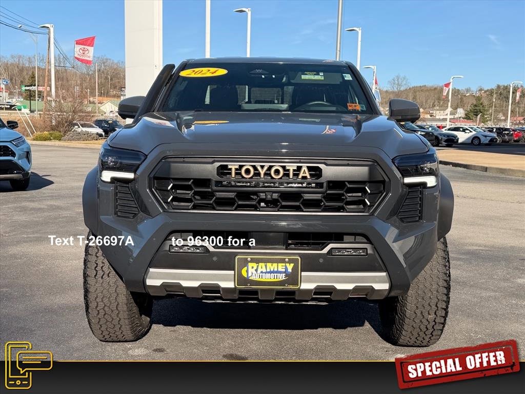 Used 2024 Toyota Tacoma Trailhunter image 11