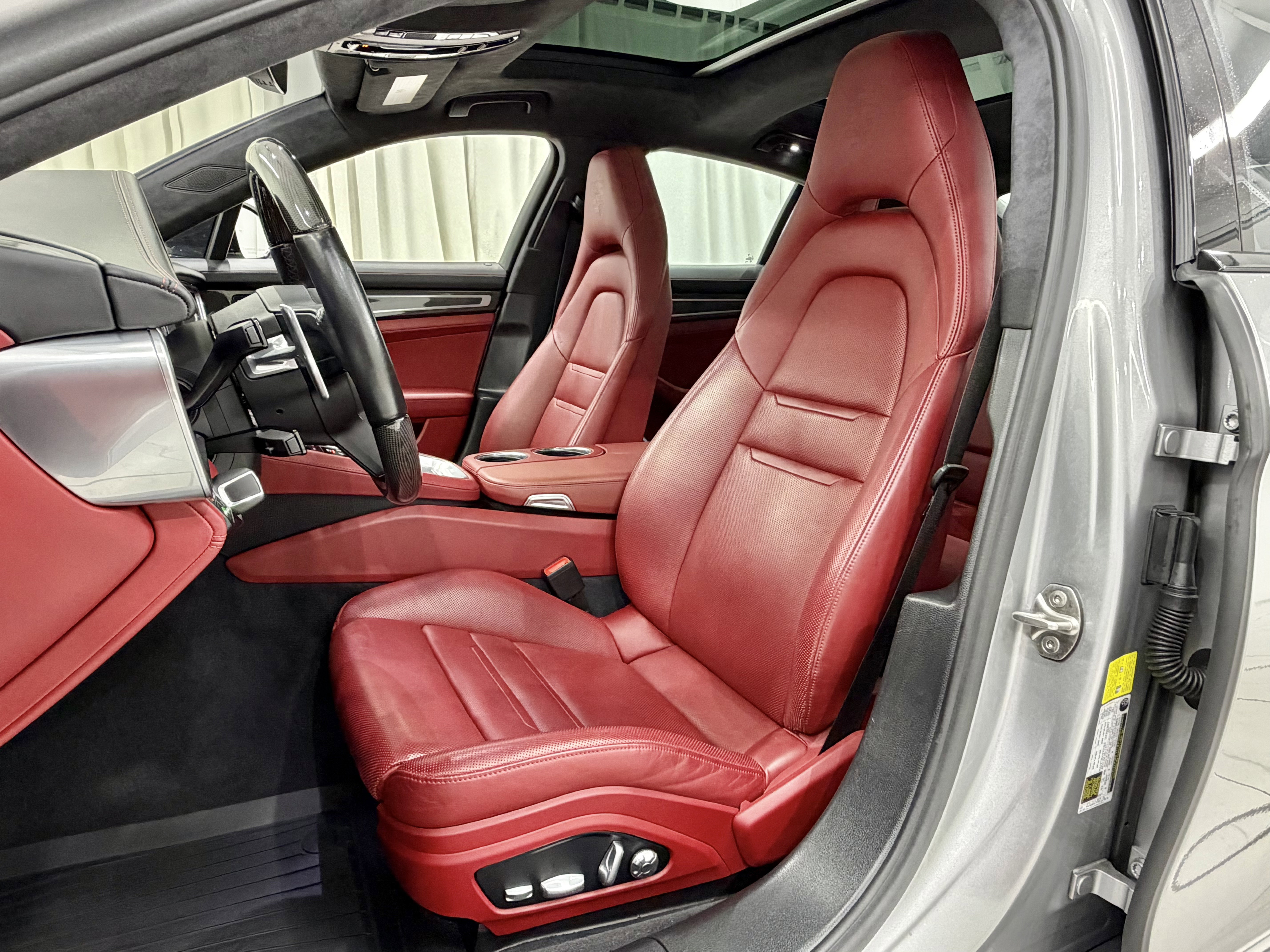 Used 2019 Porsche Panamera Turbo S image 32