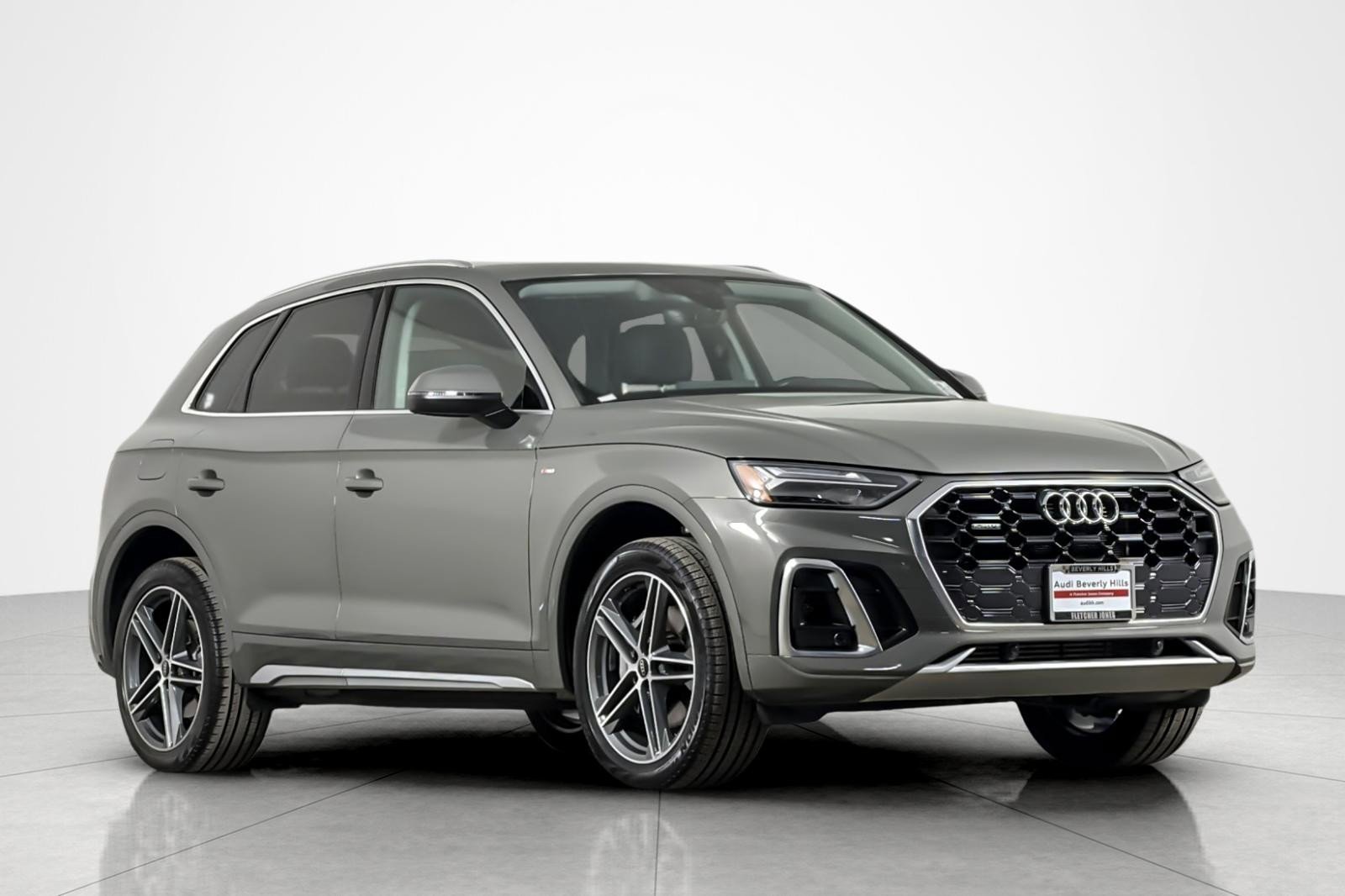 Used 2023 Audi Q5 e Premium w/ Convenience Package image 7