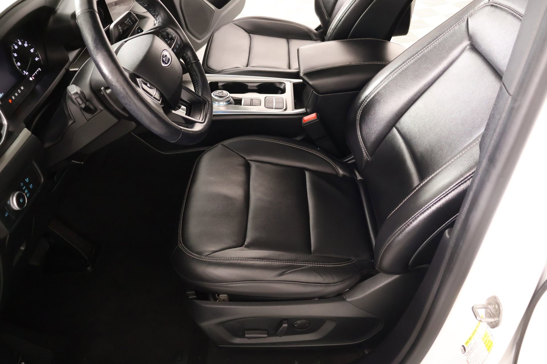 Used 2020 Ford Explorer XLT w/ Equipment Group 202A RWD image 11