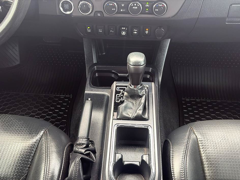 Used 2019 Toyota Tacoma TRD Sport AWD/4WD image 33