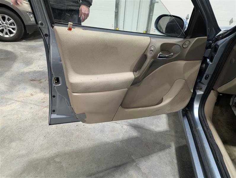 Used 2003 Saturn L-Series L200 image 13