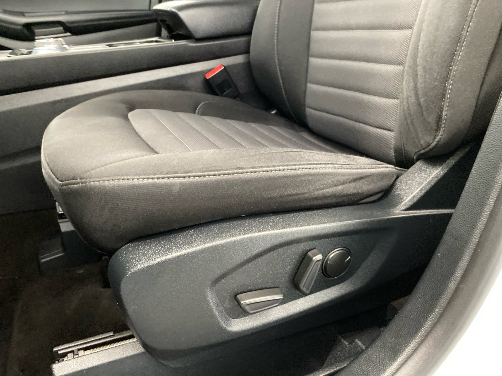 Used 2020 Ford Edge SE AWD/4WD image 16
