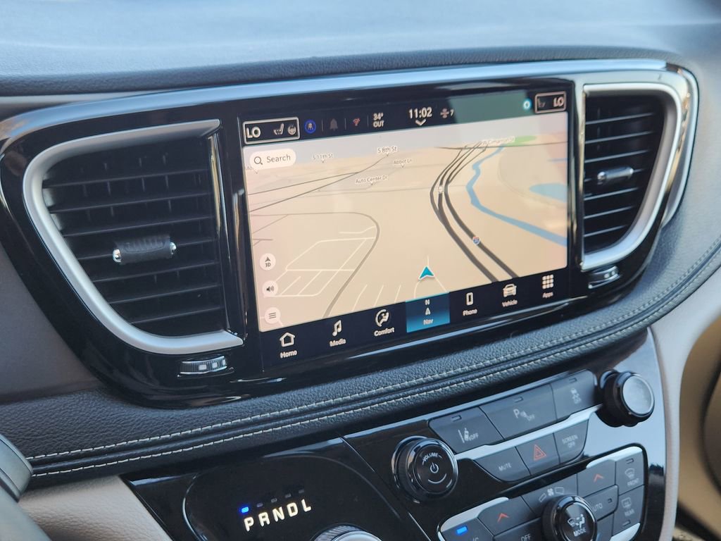 Used 2024 Chrysler Pacifica Select image 7