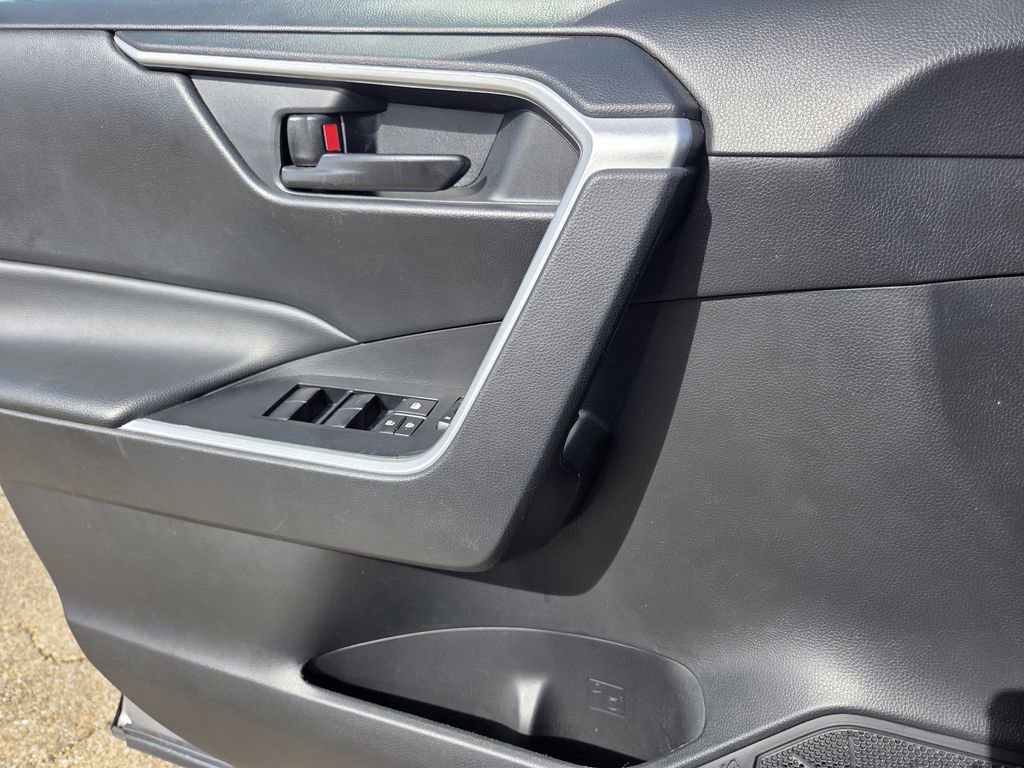 Used 2023 Toyota RAV4 LE image 15