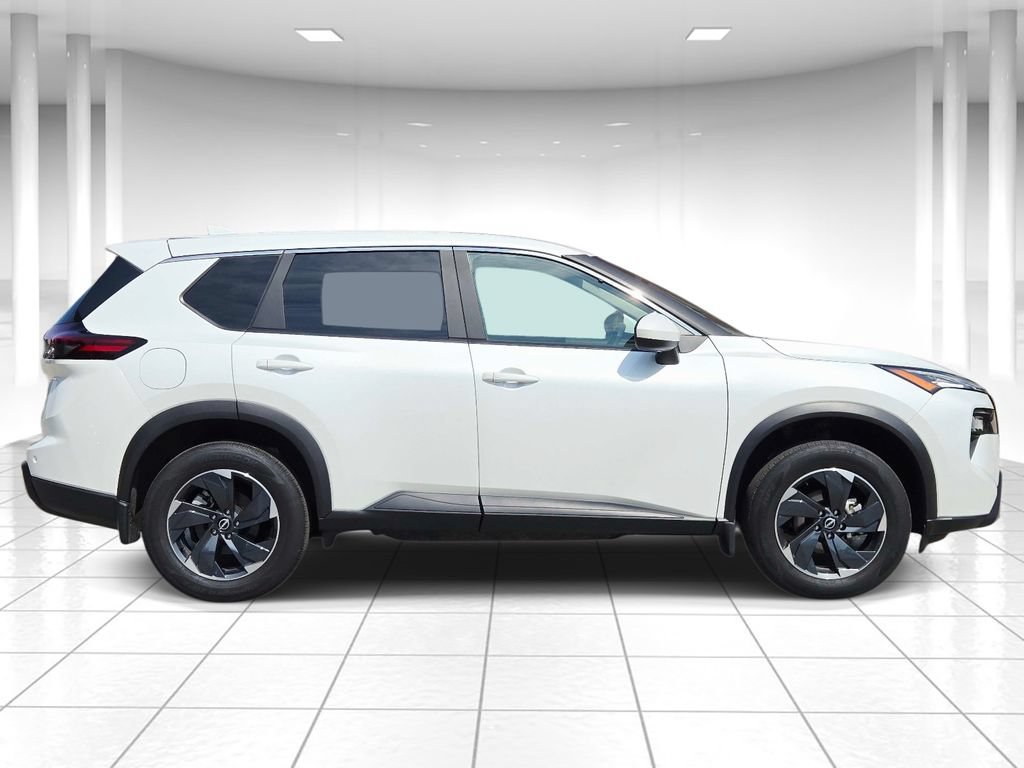Used 2024 Nissan Rogue SV AWD/4WD image 2