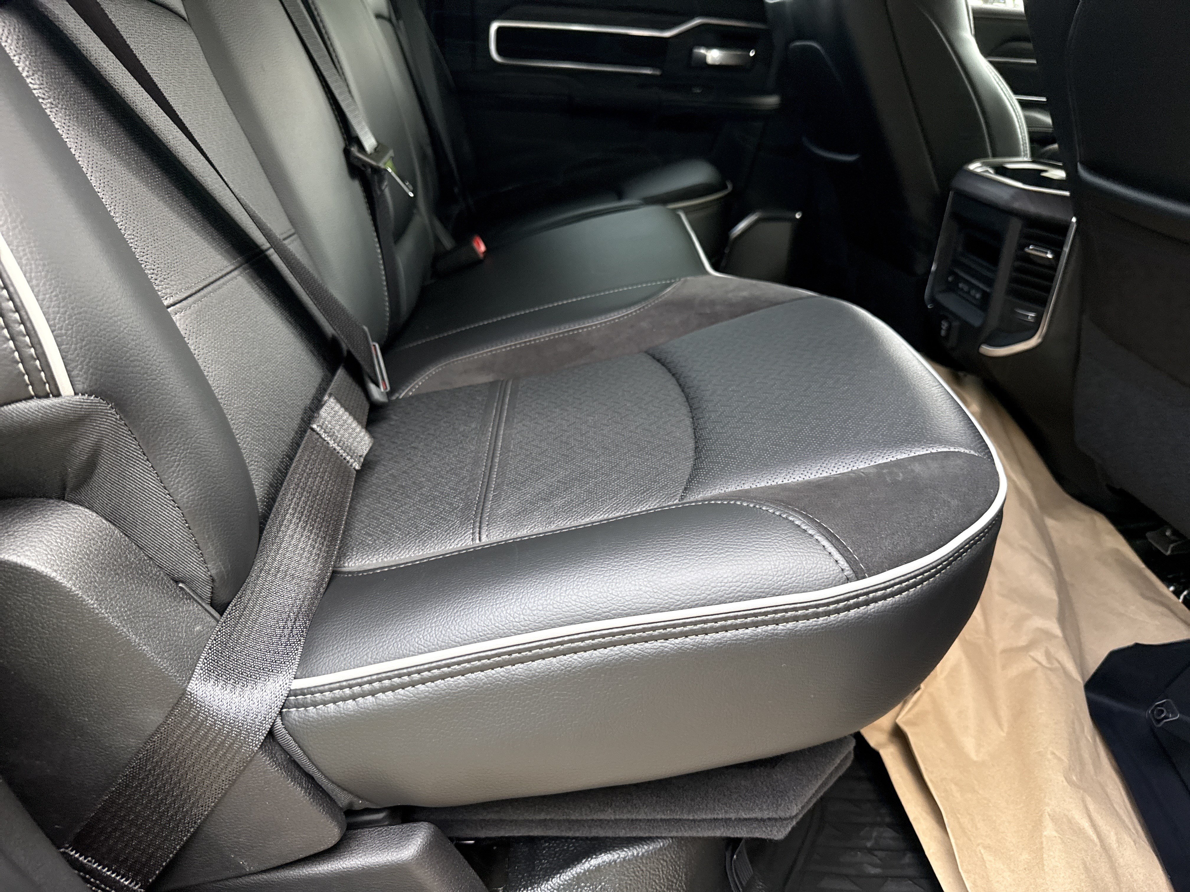 New 2026 RAM 5500 4x4 Crew Cab w/ Laramie Trim Package image 18
