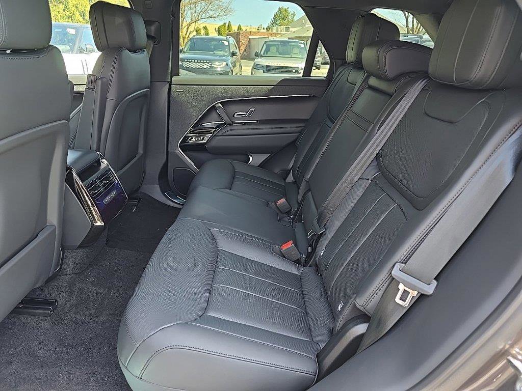 New 2025 Land Rover Range Rover Sport SE image 8