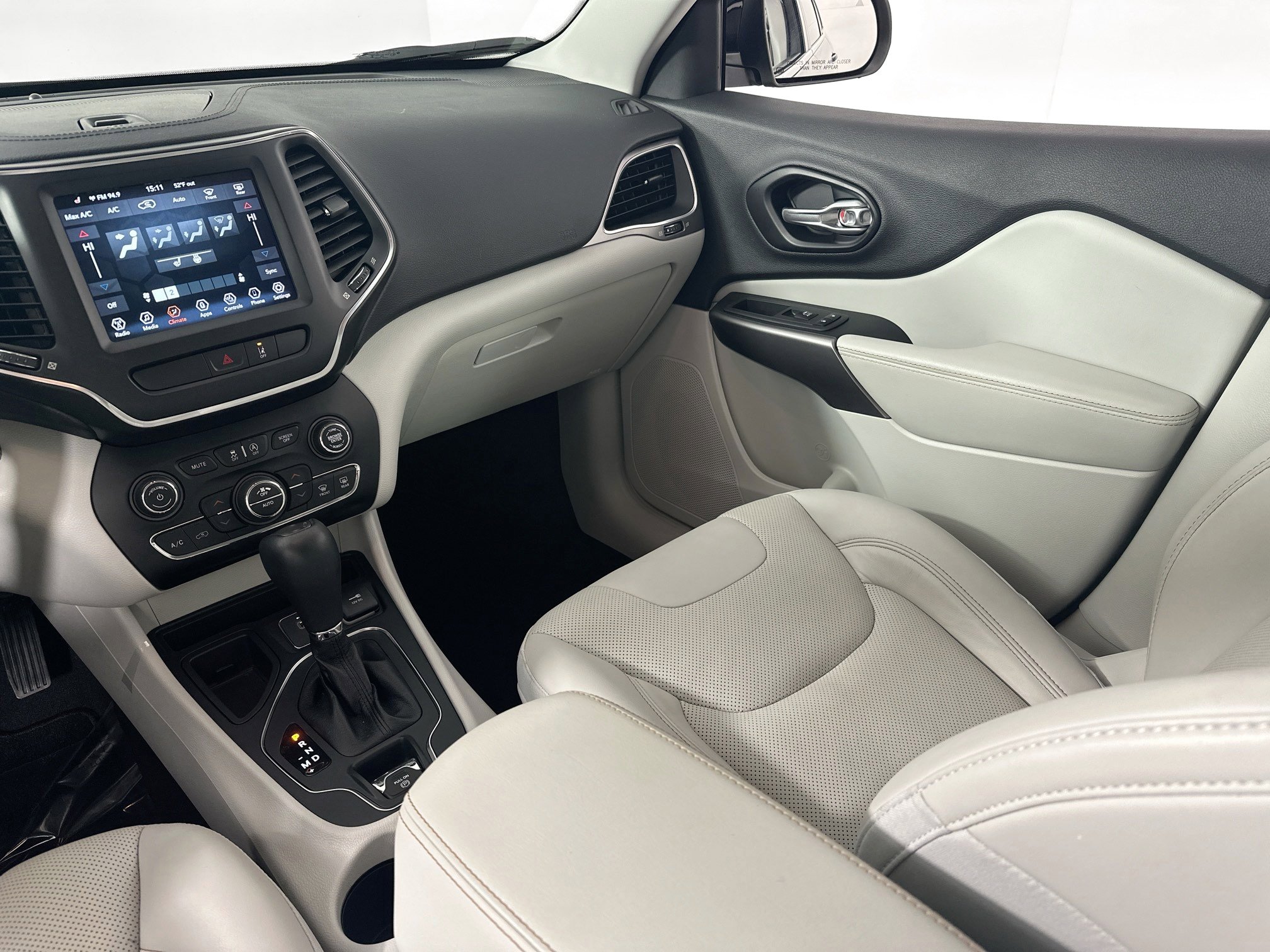 Used 2022 Jeep Cherokee Latitude Lux w/ Sun & Sound Group FWD image 23