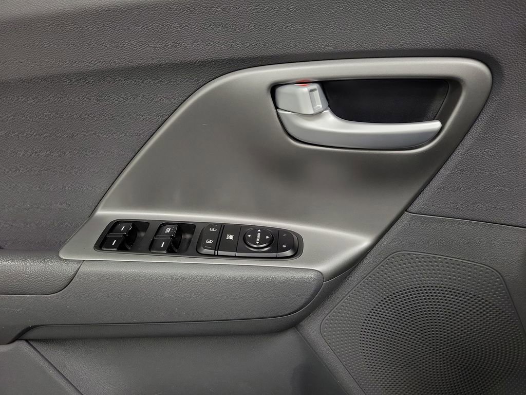 Used 2018 Kia Niro LX image 19