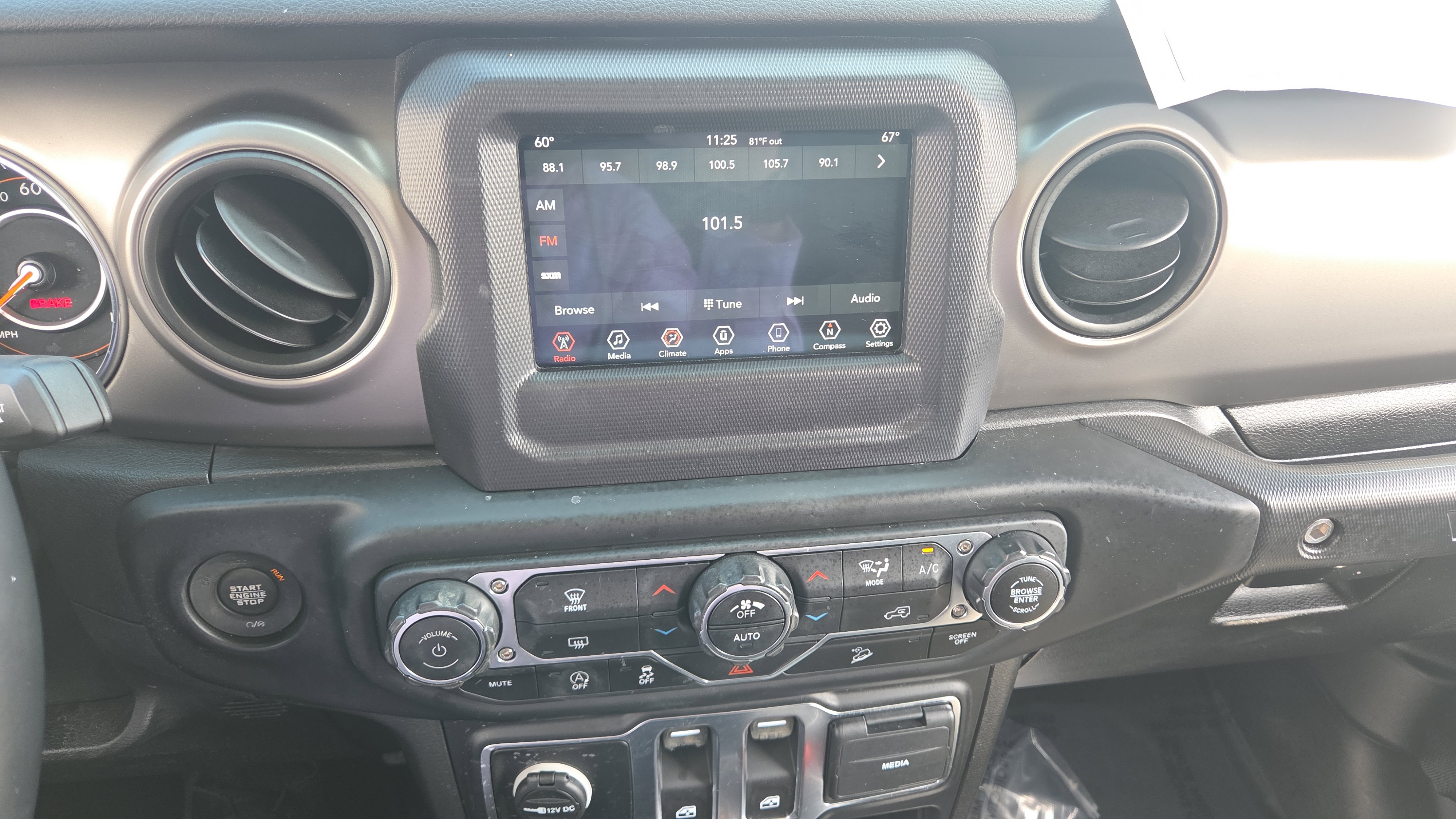 Used 2020 Jeep Wrangler Sport image 28