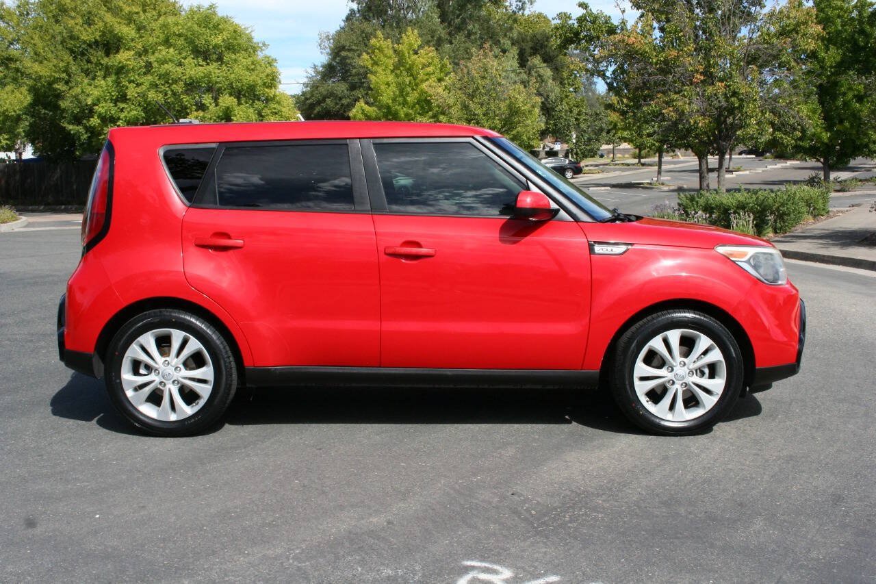 Used 2016 Kia Soul + FWD image 4