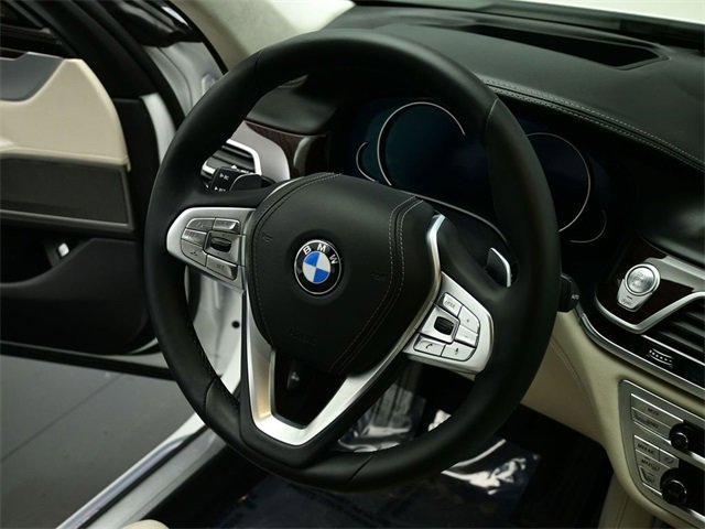 Used 2017 BMW 750i image 8