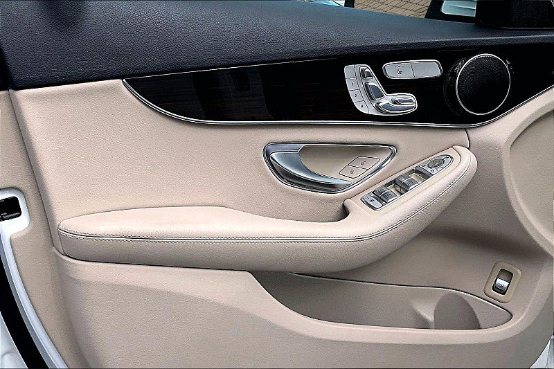 Used 2018 Mercedes-Benz C 300 Sedan w/ Premium Package image 17