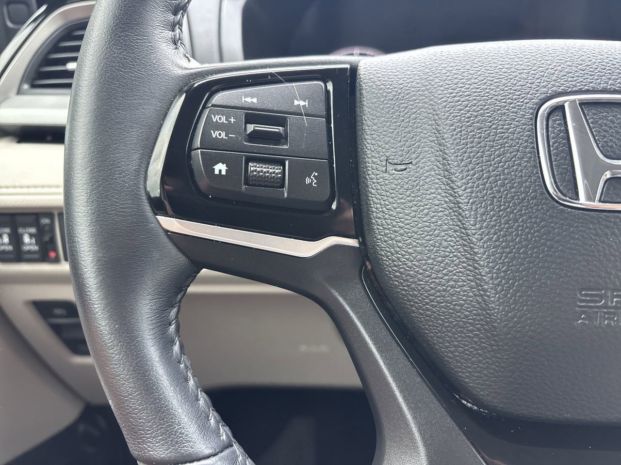 Used 2025 Honda Odyssey Touring image 25