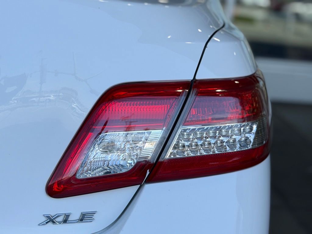 Used 2011 Toyota Camry XLE w/ XLE Extra-Value Pkg #2 image 13