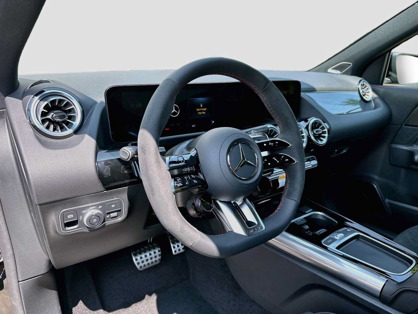 Used 2026 Mercedes-Benz GLA 35 AMG 4MATIC image 9