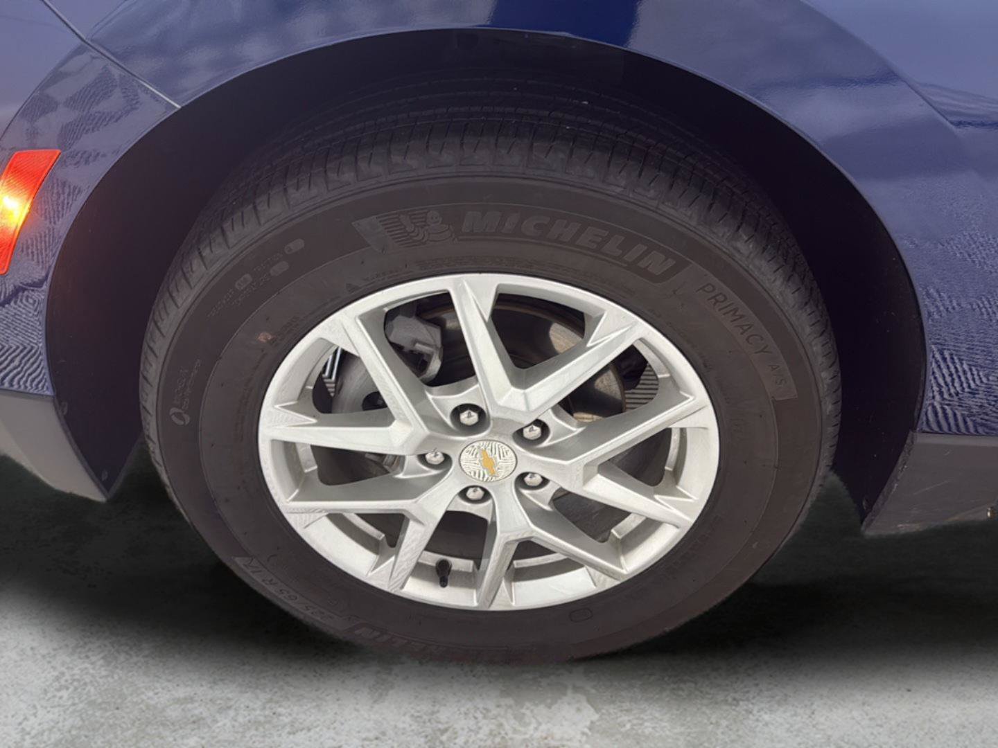 Used 2023 Chevrolet Equinox LT FWD image 2