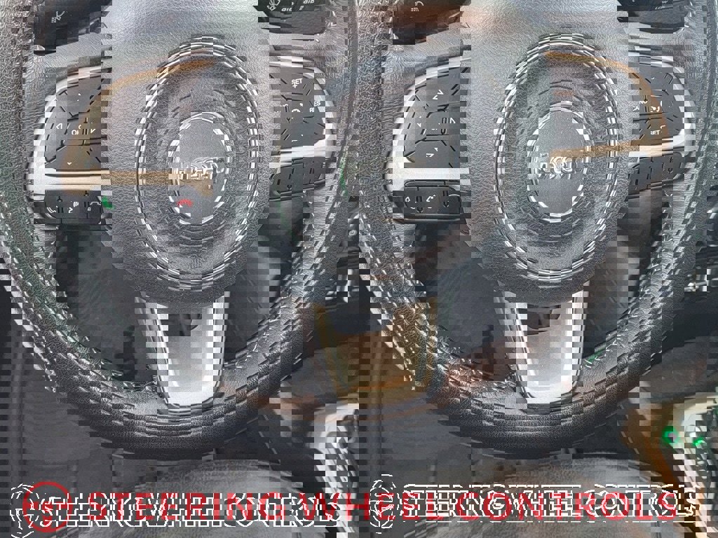 Used 2016 Jeep Renegade Limited image 17