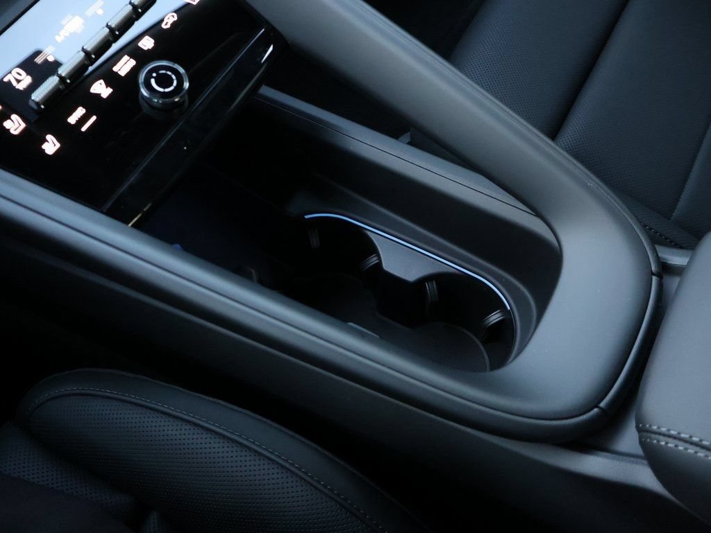 Certified 2025 Porsche Macan 4S Electric AWD/4WD image 27