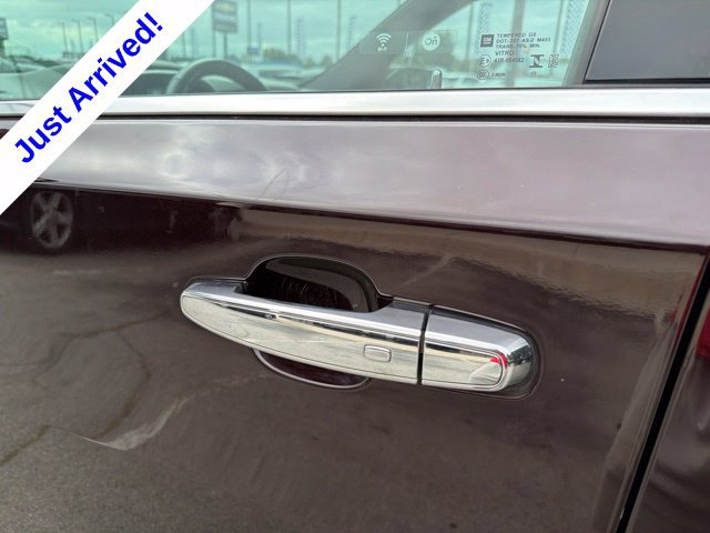 Used 2023 Chevrolet Traverse Premier FWD image 13