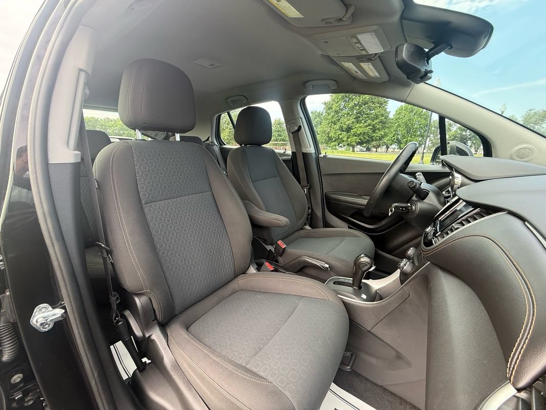 Used 2020 Chevrolet Trax LS FWD image 16