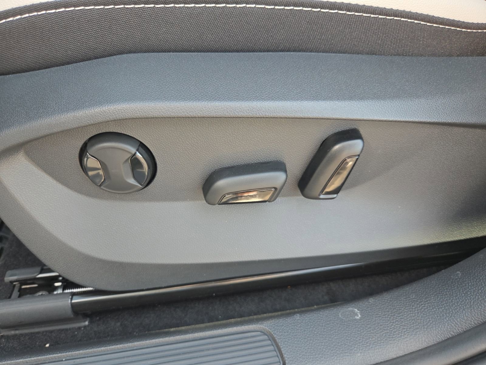 New 2026 Volkswagen Taos SE AWD/4WD image 17