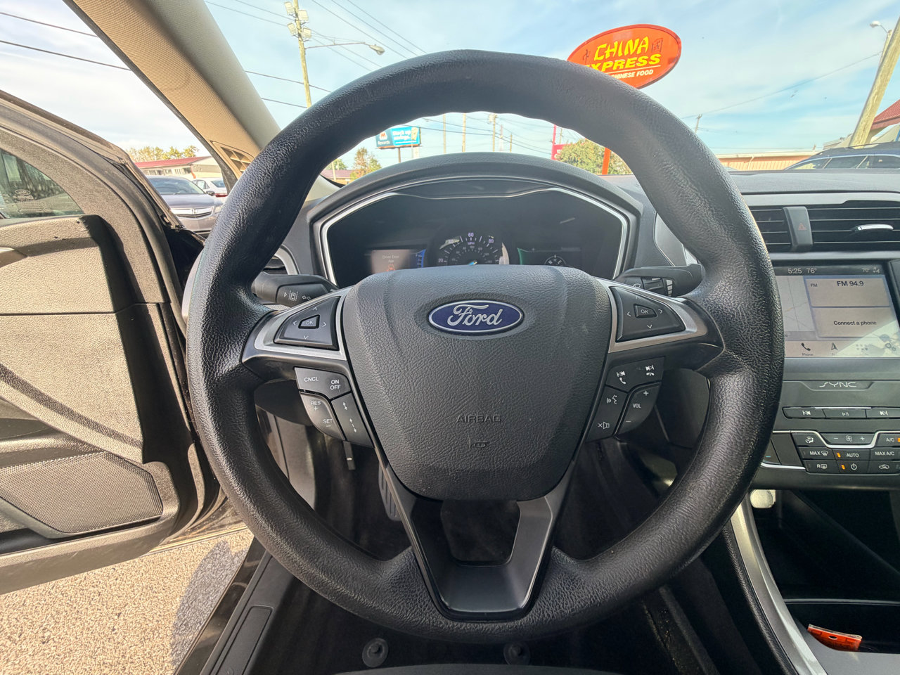 Used 2019 Ford Fusion SE image 16